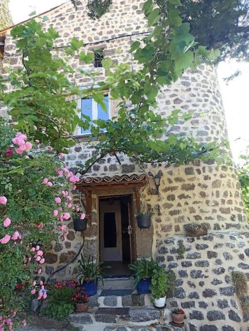 Gite Le Rocher Du Chateau De Retourtour Lamastre Exteriör bild