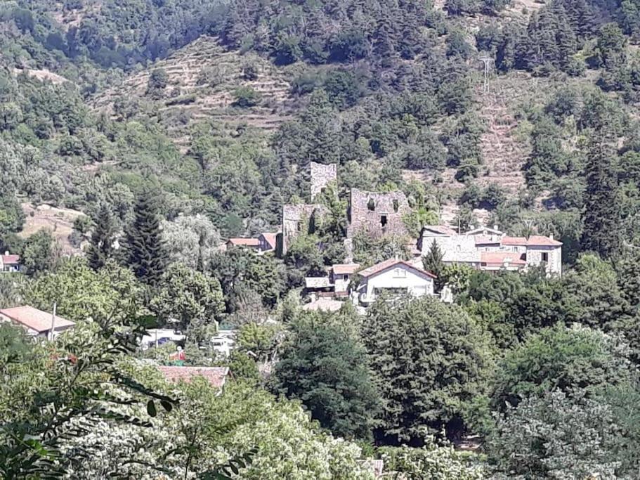 Gite Le Rocher Du Chateau De Retourtour Lamastre Exteriör bild