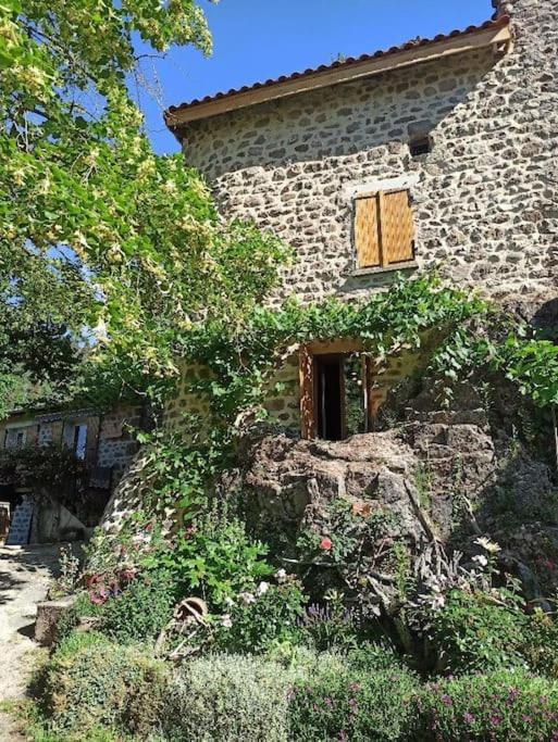 Gite Le Rocher Du Chateau De Retourtour Lamastre Exteriör bild