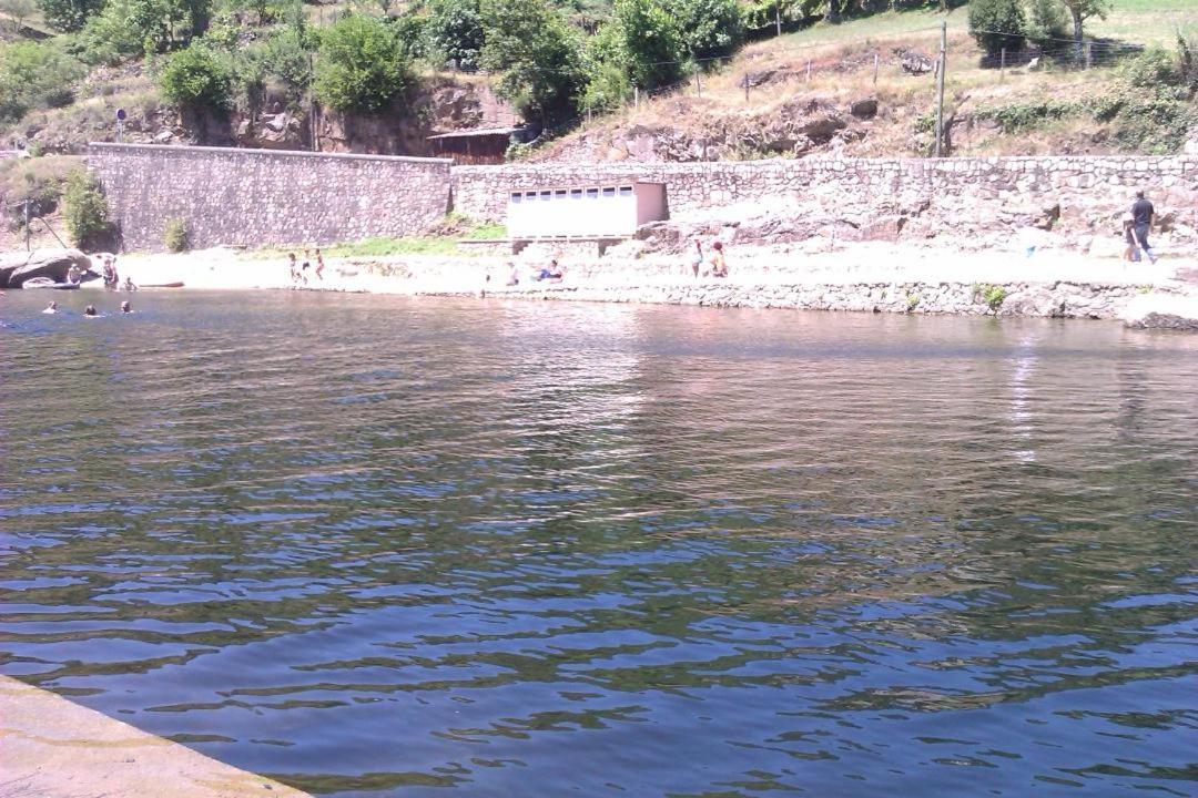 Gite Le Rocher Du Chateau De Retourtour Lamastre Exteriör bild
