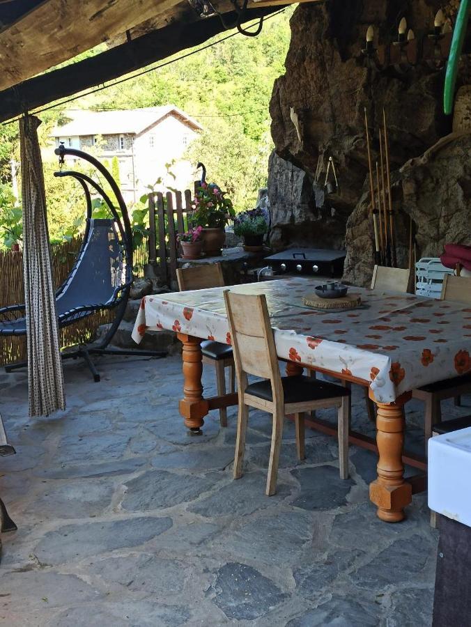Gite Le Rocher Du Chateau De Retourtour Lamastre Exteriör bild